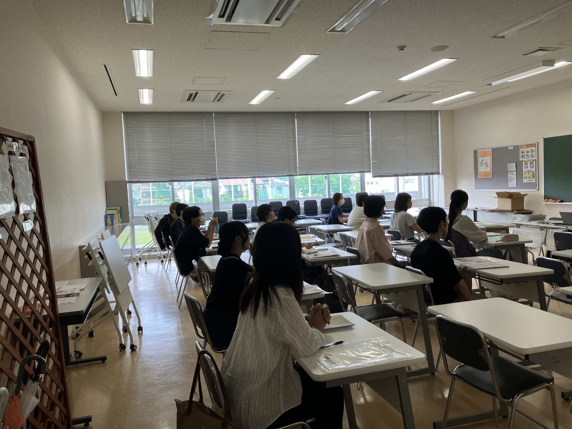 説明会会場普通教室-min