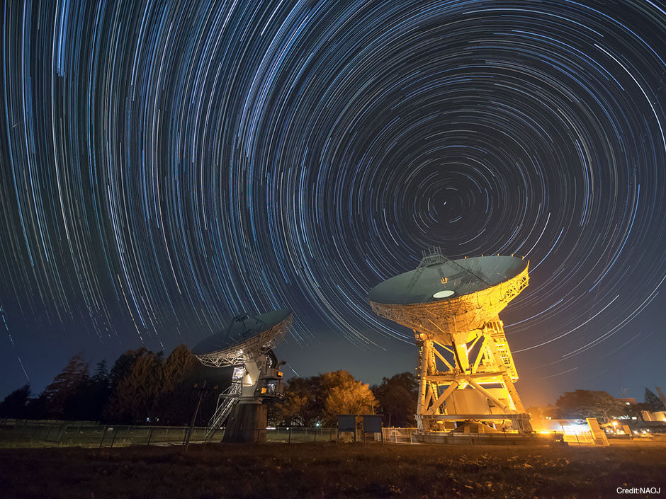 20170314-vera-940_「国立天文台の水沢の様子。中央右に写っているのが直径20mの電波望遠鏡」