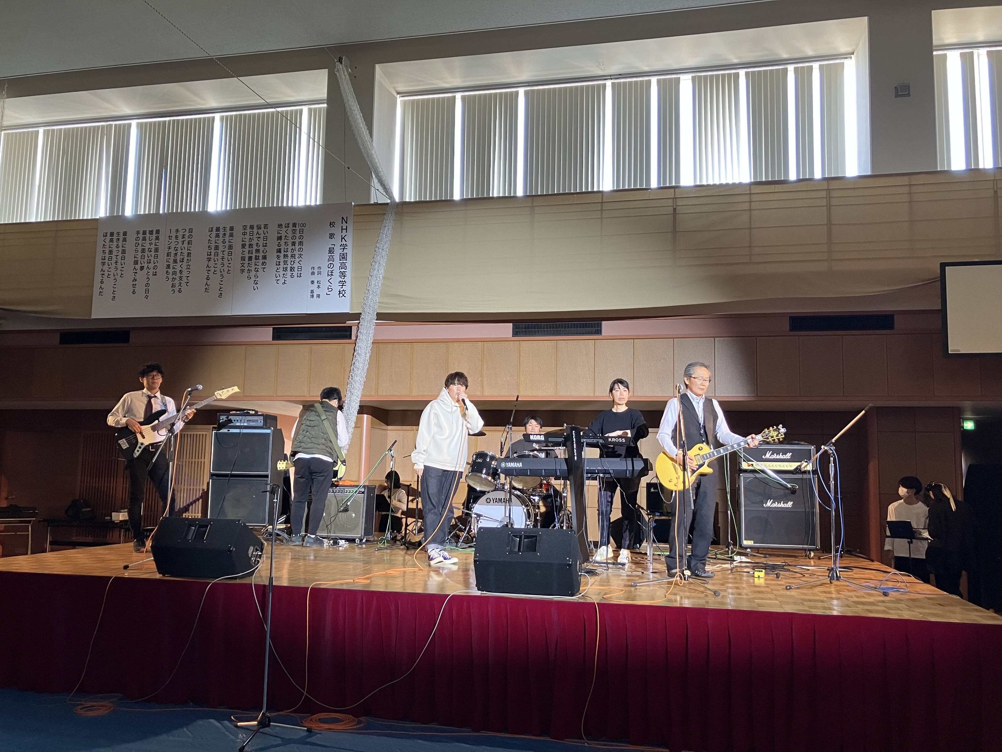 2023学園際 ステージ 先生バンド1-min
