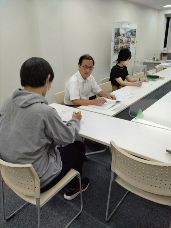 まなびや大阪では学習サポートを行っています！