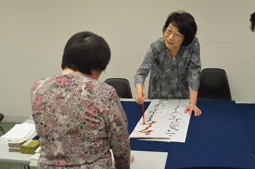 13日には、美術館内の別室で書道ミニ・スクーリングを実施(要事前申込・参加費別)。