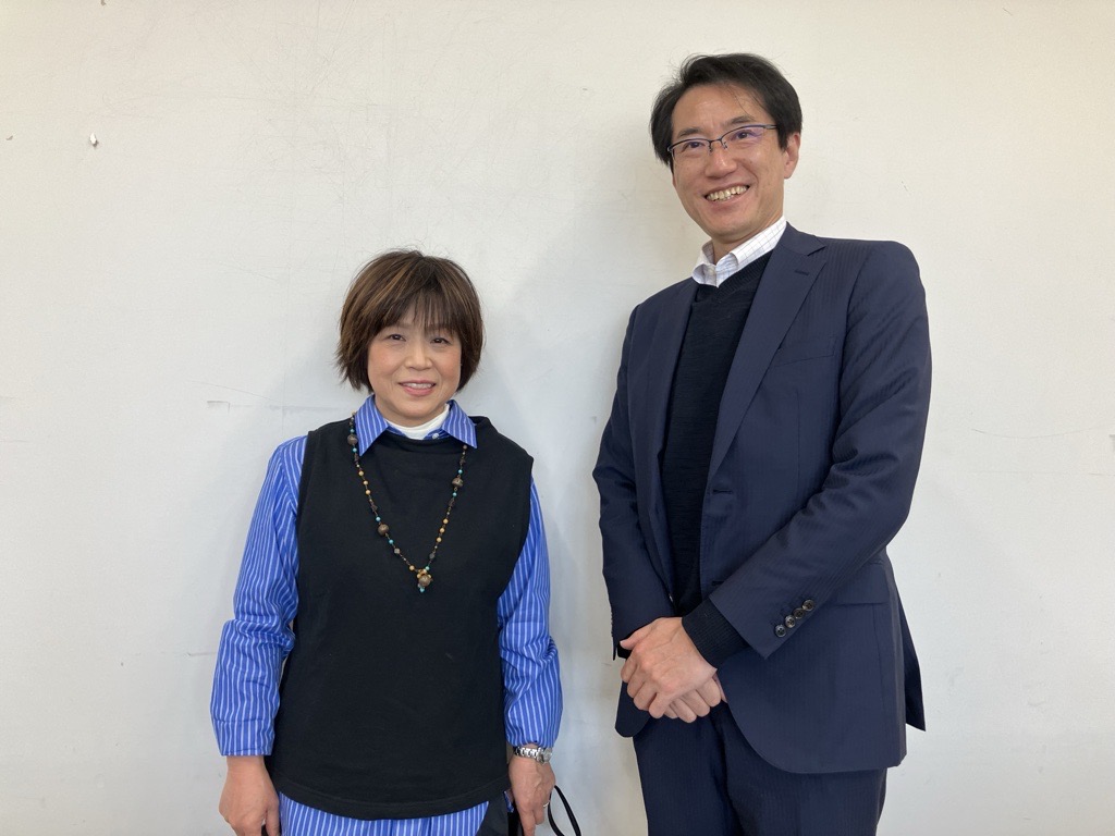 佐藤順子先生(左)青山先生(右)