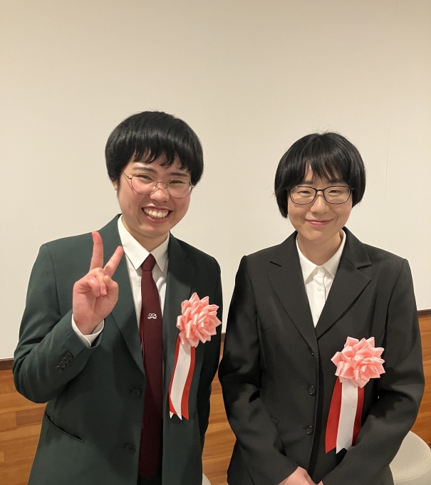 懇親会の様子②(ステージを共にした特選受賞者のお二人で仲良く)