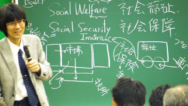 NHK学園ならではの講師陣が資格取得をサポート